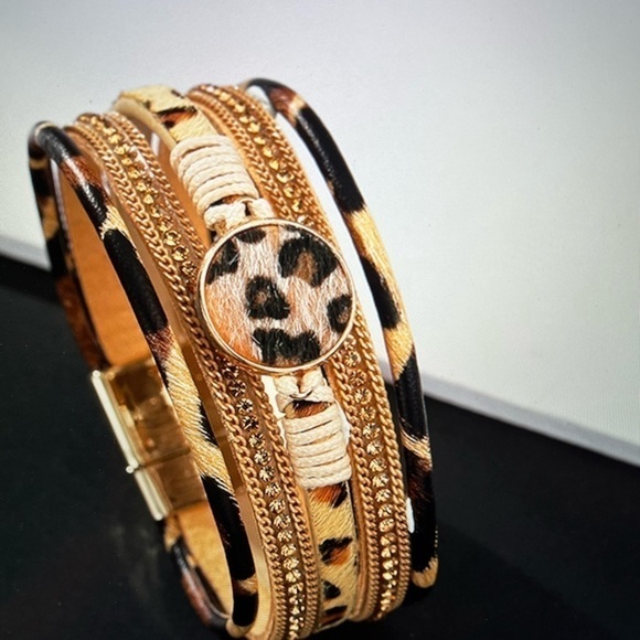 Boho Hand Woven Leopard Brown Magnetic Bracelet. - Picture 5 of 8